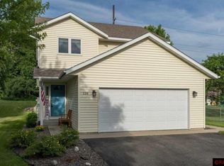 128 E Tattler Ln, Mankato, MN 56001