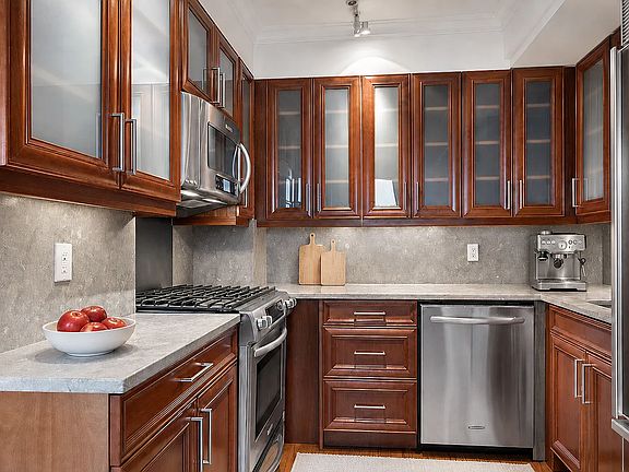 4th image of 98 Riverside Dr #12B