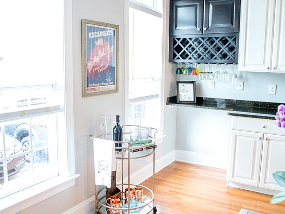 Wine cabinet built in 