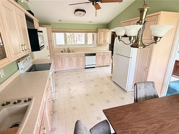3rd image of 4524 Sheridan Dr