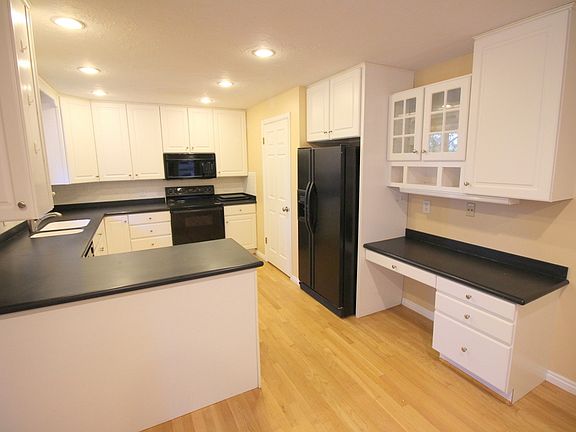 2nd image of 3484 E Summer Hill Dr