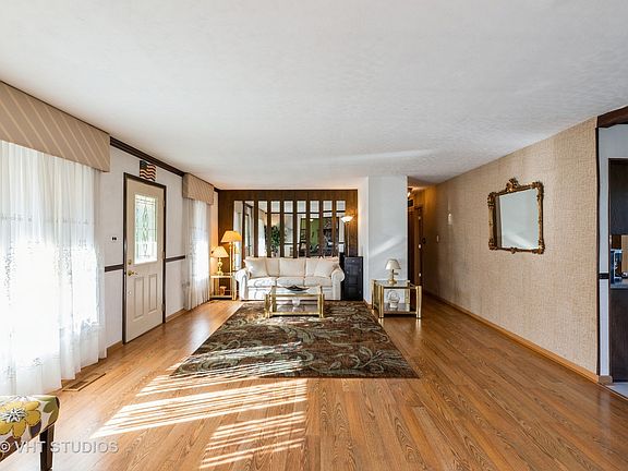 3rd image of 16511 Robinhood Dr