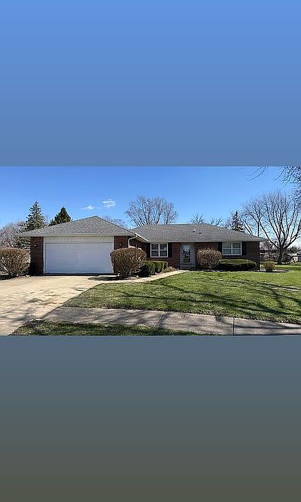 1st image of 690 E Vicksburg Ct