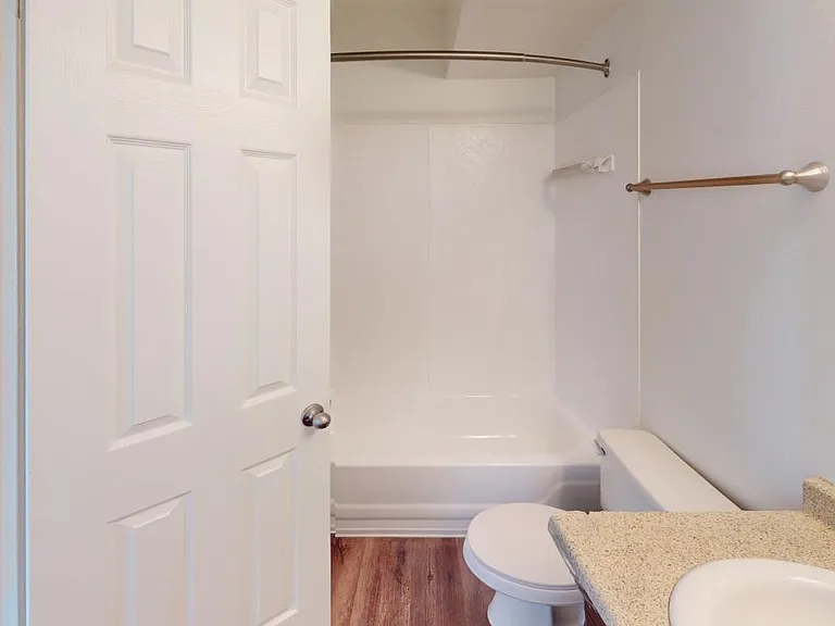 Hillcrest Apartments — Photo 15