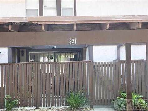1st image of 221 Westwood Dr