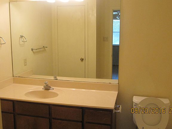 4th image of 1445 N Walnut Ave #G