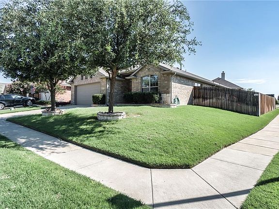 2nd image of 1923 Fairway Glen Dr