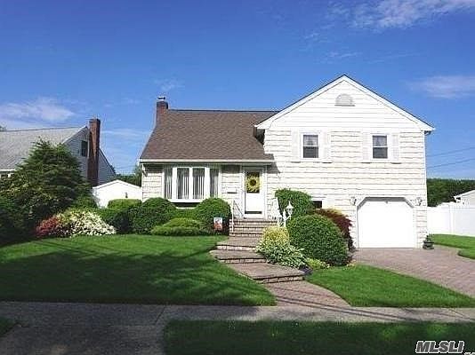 1st image of 22 N Brittany Dr