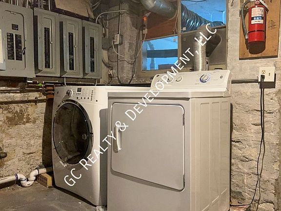 4th image of 1306 W Cornelia Ave Unit 1