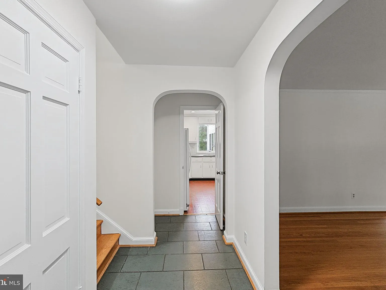 5 bed, 3.0 bath, 3074 sqft, $4,950 — Photo 3