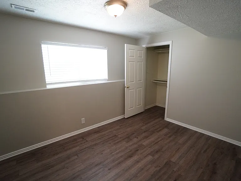 324 E 1100 N — Photo 31