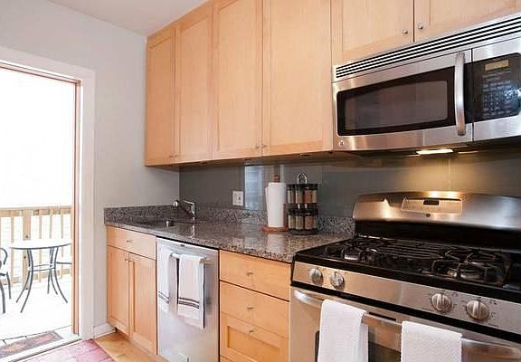 5th image of 716 W Buena Ave APT 3F