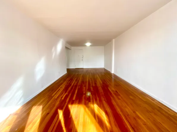 41-25 Kissena Boulevard image 11 of 29