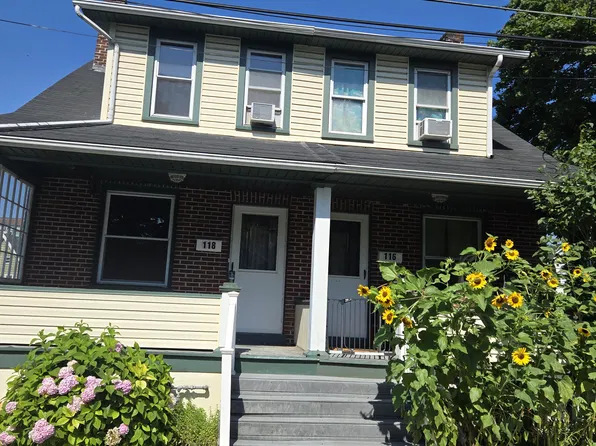 118 S Pine St, Nazareth, PA 18064