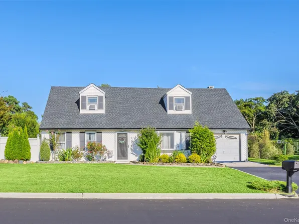 68 Rosemont Avenue, Farmingville, NY 11738