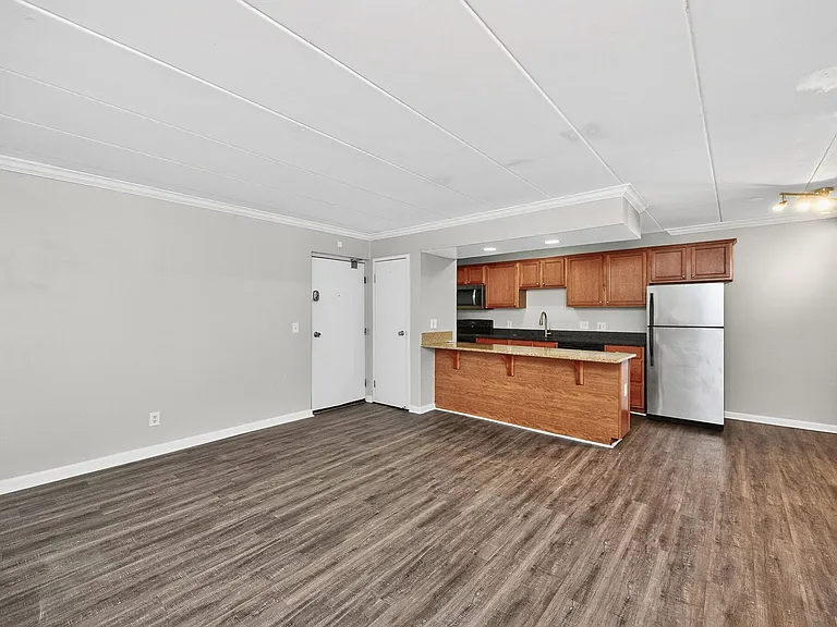 3305 Jefferson Ave #6 — Photo 6