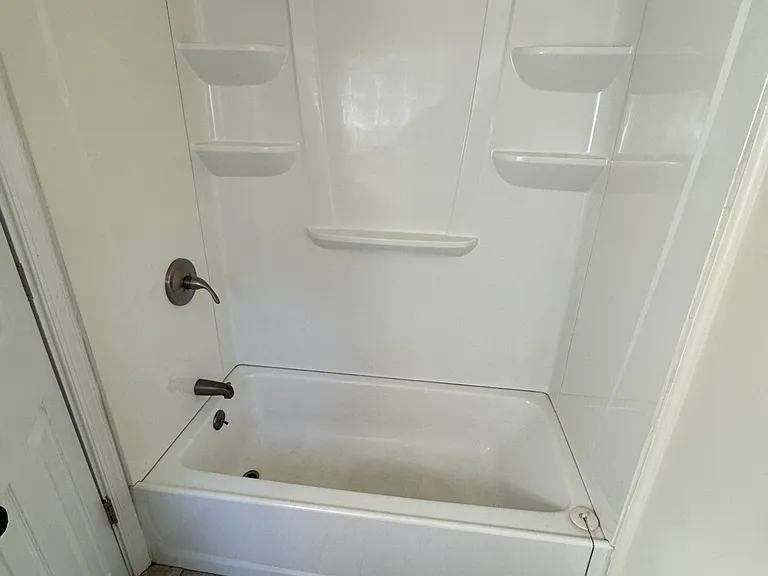 562 Walnut St — Photo 4