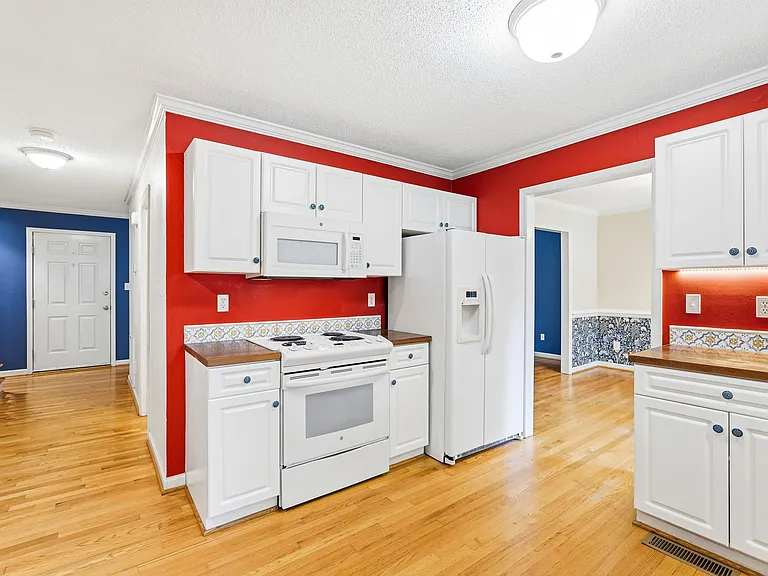 1424 Brookwood Dr — Photo 11