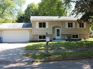 6009 Chesapeake Dr, Lansing, MI 48911