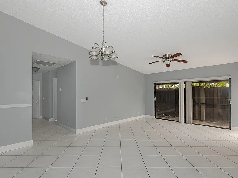 161 Meadows Dr #161 — Photo 7