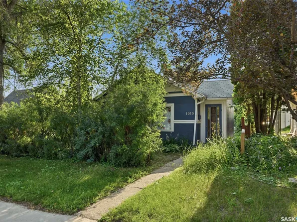 1015 J Avenue N, Saskatoon, SK S7L 2L3