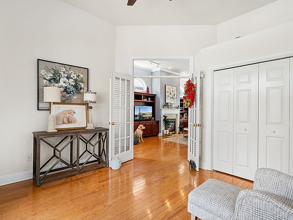 4th image of 221 Kingbird Dr