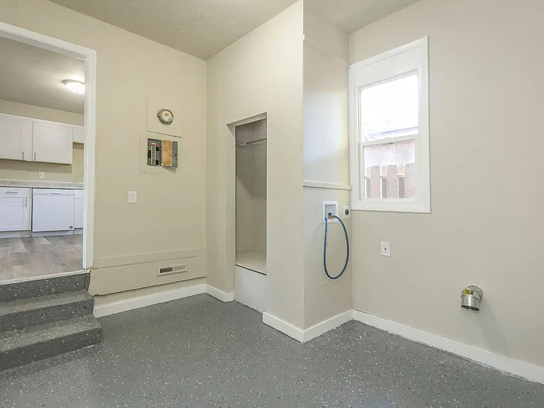 1406 E 27th Ct — Photo 5