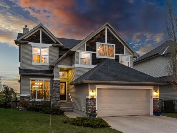 36 W Discovery Ridge Ct SW, Calgary, AB T3H 4P8