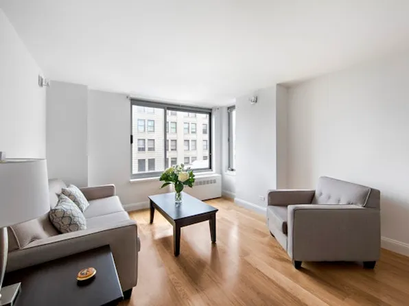 270 West 17th Street image 1 of 6