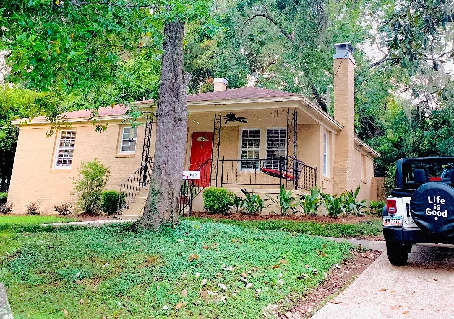3 bed, 1184 sqft, $1,950 — Photo 1