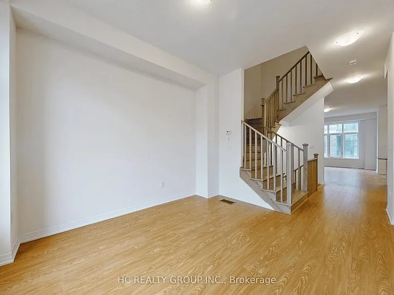 28 Millman Ln — Photo 9
