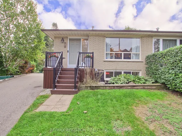 1 McDonald Dr, Aurora, ON L4G 2T4