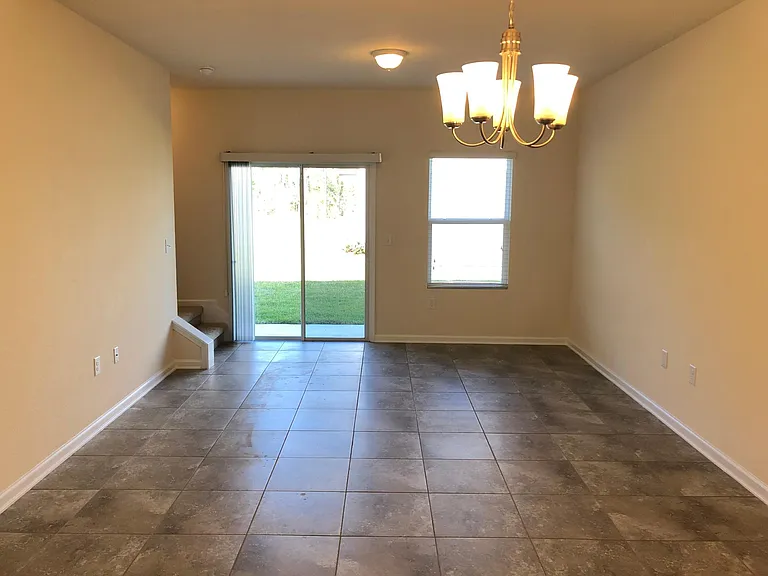 733 Servia Dr — Photo 2