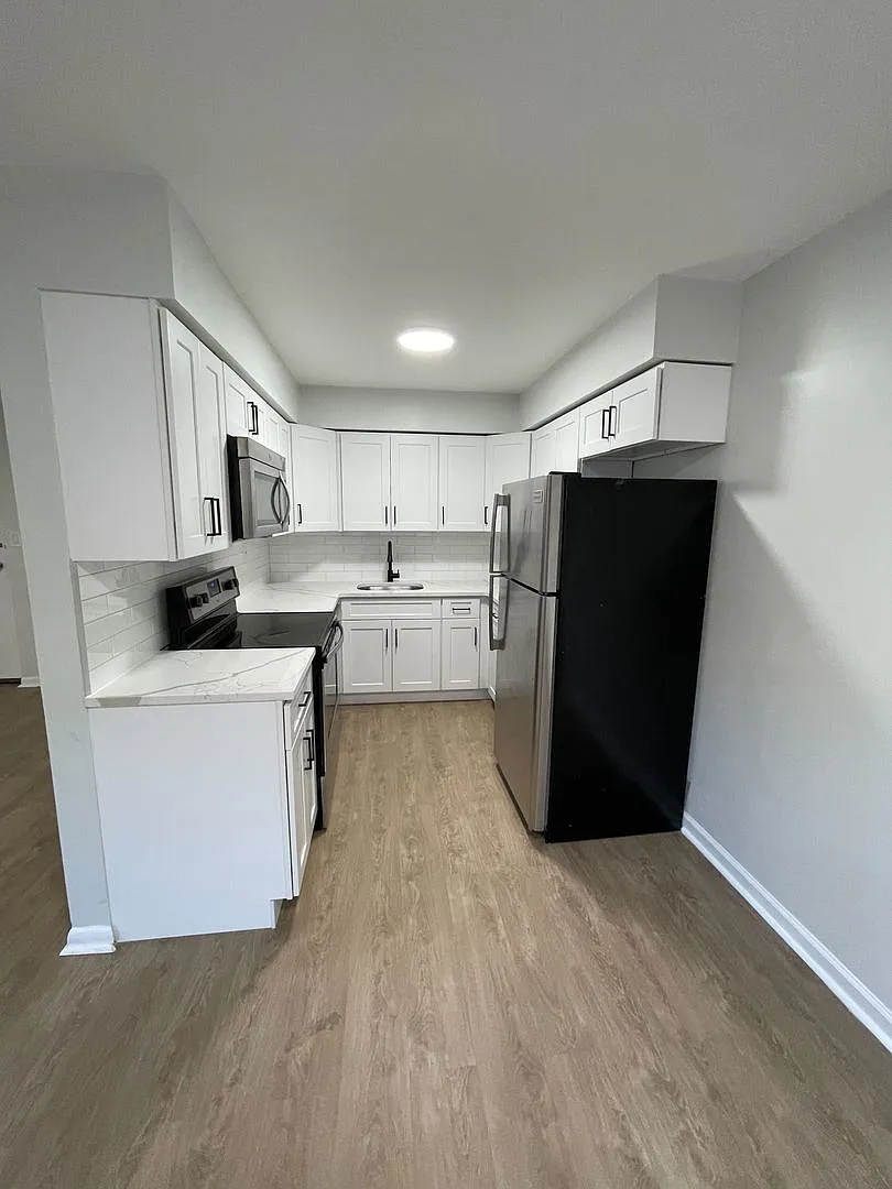 68-72 W 25th Street — Photo 2