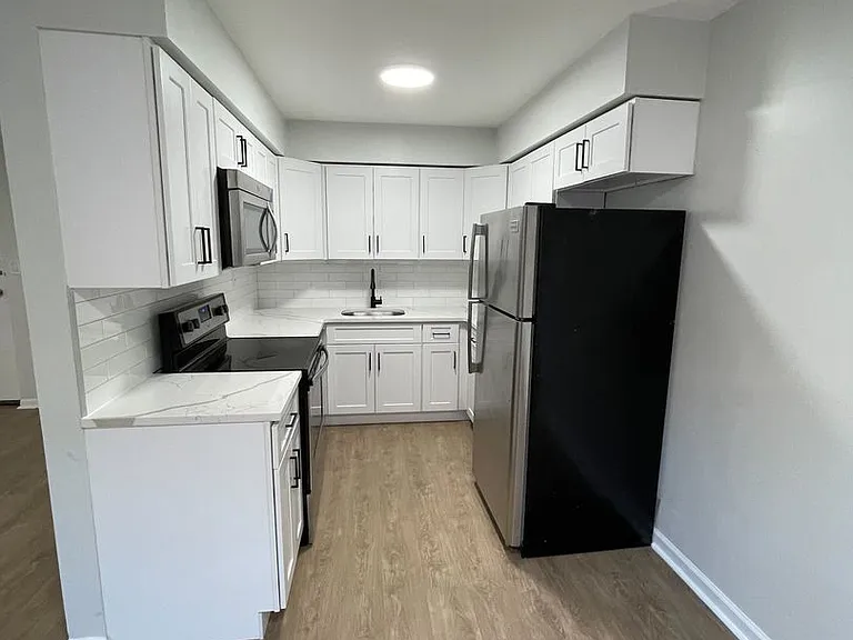 68-72 W 25th Street — Photo 2
