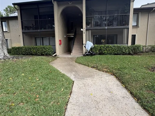 718 Sunny Pine Way APT D1, Greenacres, FL 33415