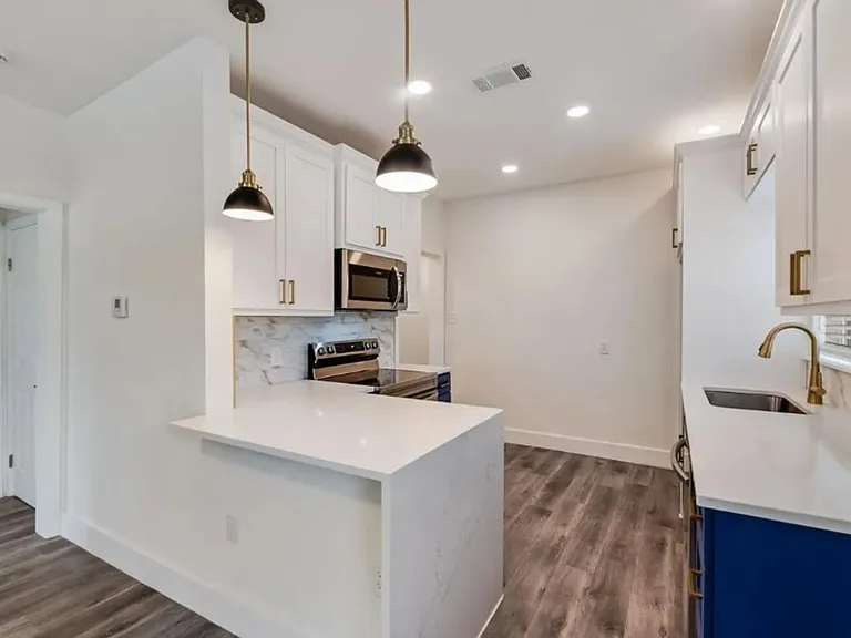 447 W Clarendon Dr — Photo 4