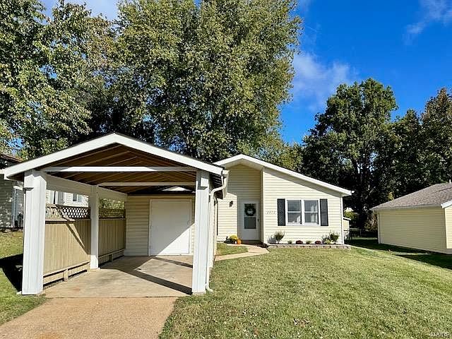 1st image of 2473 Blue Heron Dr