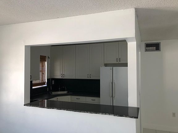 3rd image of 240 Collins Ave APT 3F