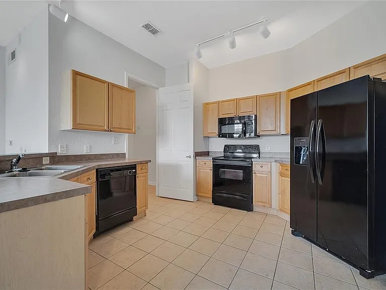 817 Terrace Ridge Cir #817 — Photo 6