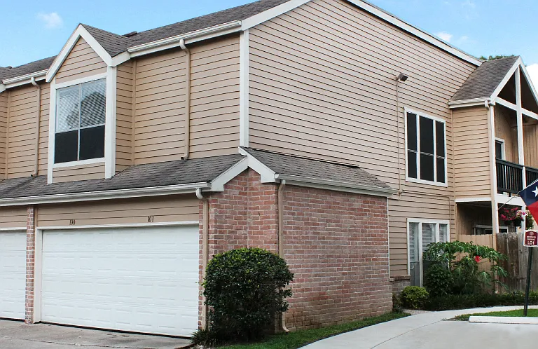 Woodlake Oaks Apartments — Photo 36