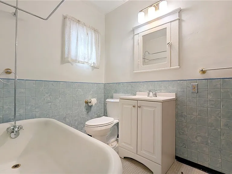 88 Commonwealth Ave — Photo 16