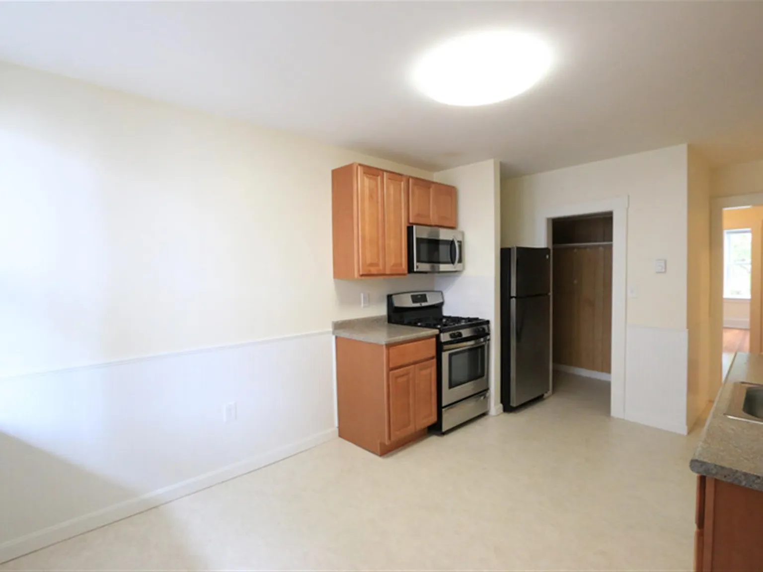2 bed, 1000 sqft, $2,800 — Photo 3
