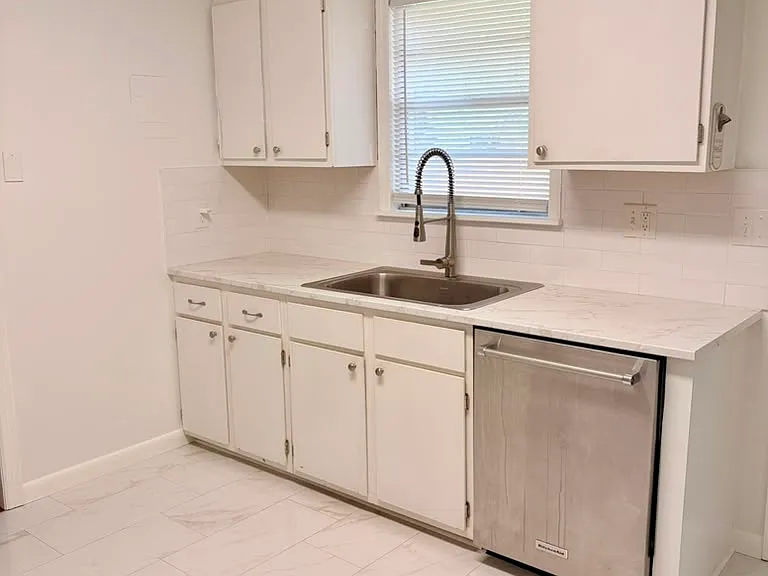 320 Georgia Ave — Photo 15