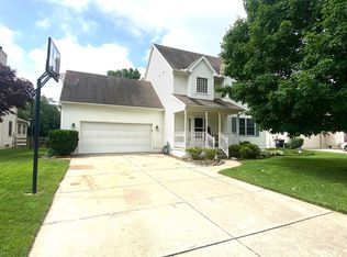 807 Hawksbridge Cir, Temperance, MI 48182