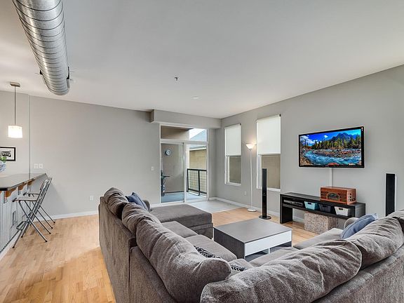 4th image of 2422 Tremont Pl APT 202