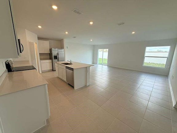 4th image of 355 Artemis St