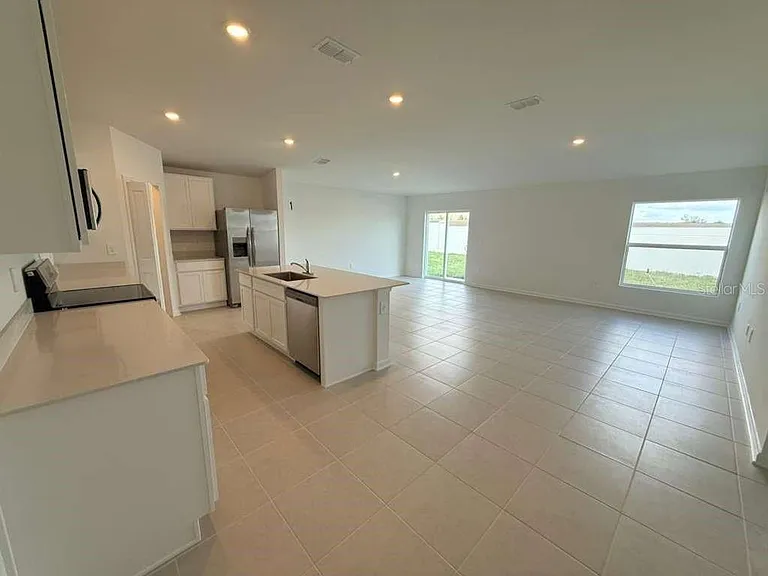 355 Artemis St — Photo 4