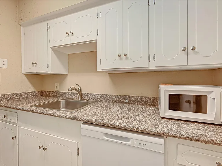 2121 Fountain View Dr #16 — Photo 18