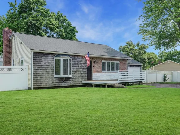 3 Epson Course, Brookhaven, NY 11719